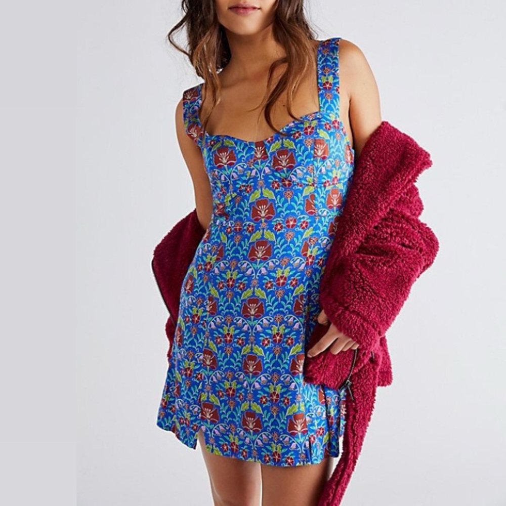 Free People Sasha floral mini dress. 💙